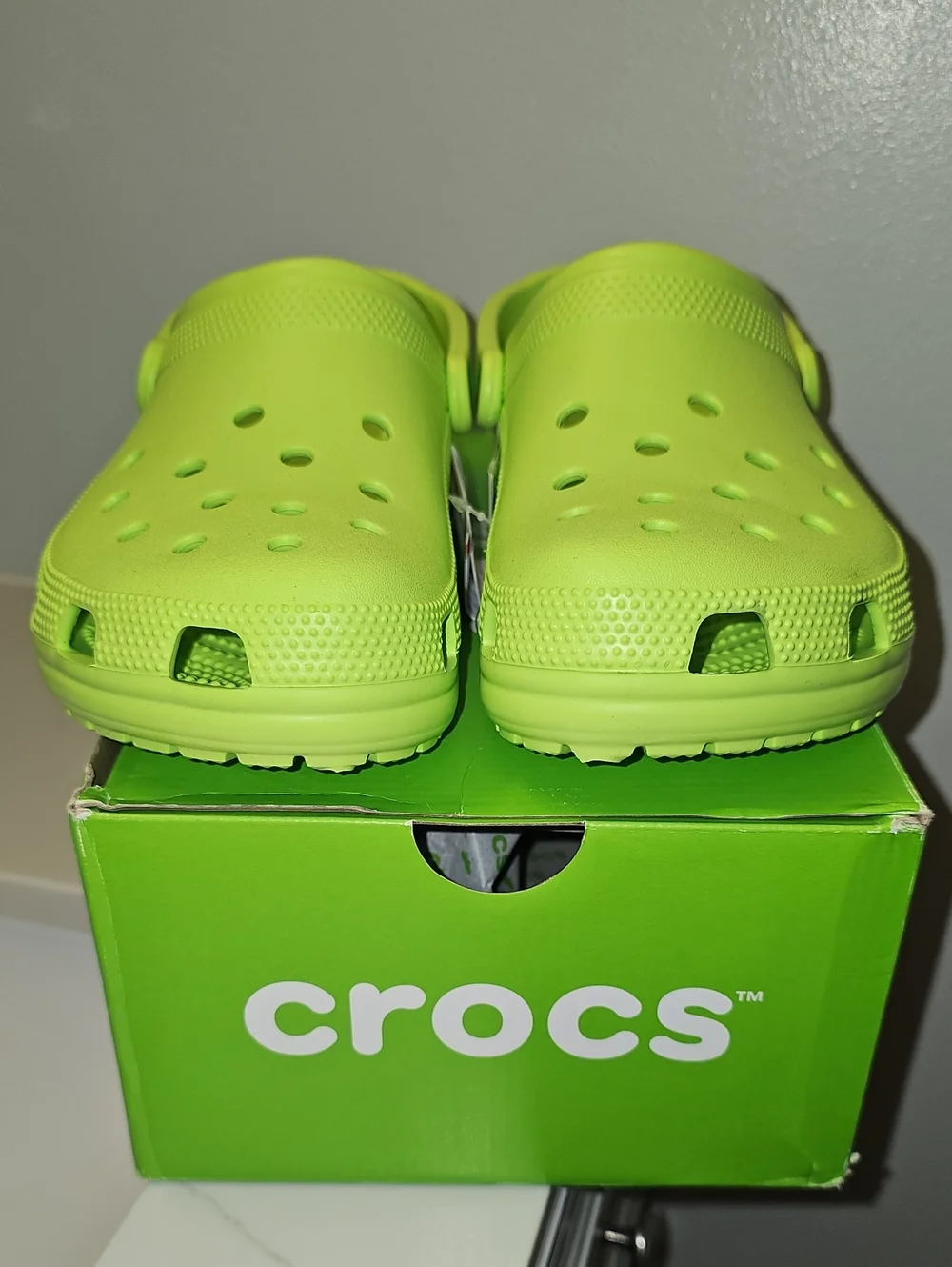 CROCS Classic Unisex Clogs In Limeade. NIB W/Tags.